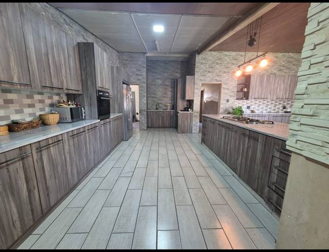 4 BEDROOM HOUSE FOR SALE IN SONLAND PARK